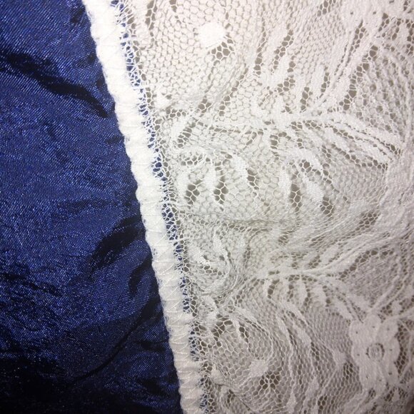 LADIES HANDCRAFTED BLUE SATIN AND LACE CHURCH LAP SCARF - Picture 3 of 3